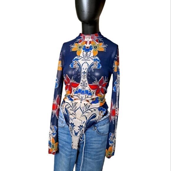 Jealous Tomato  - Picture 4 of 9